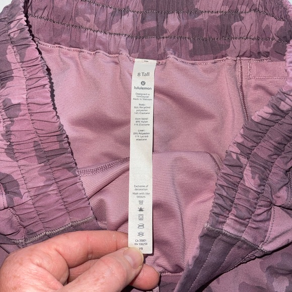 Lululemon 8 Tall Hotty Hot Short Incognito Camo Pink Taupe Multi/Pink Taupe - Picture 2 of 12